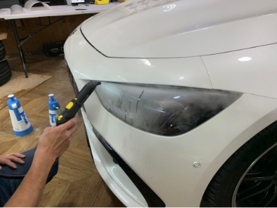 ヘッドライトにプロテクションフィルム施工（ＡＭＧＧＴ53）