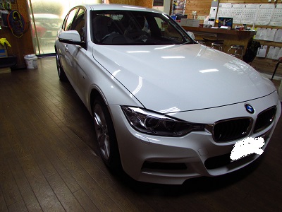BMW　F30　320ｄ　にインターフェーストと地デジチューナー取付！