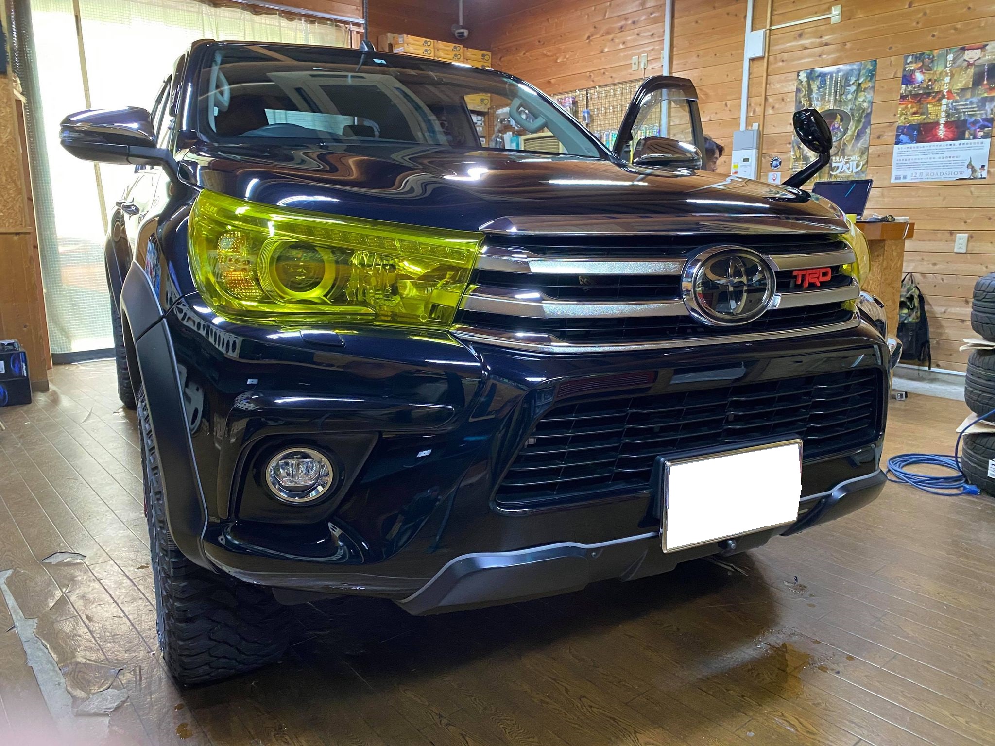 ハイラックスへチューンナップウーファー取り付け。