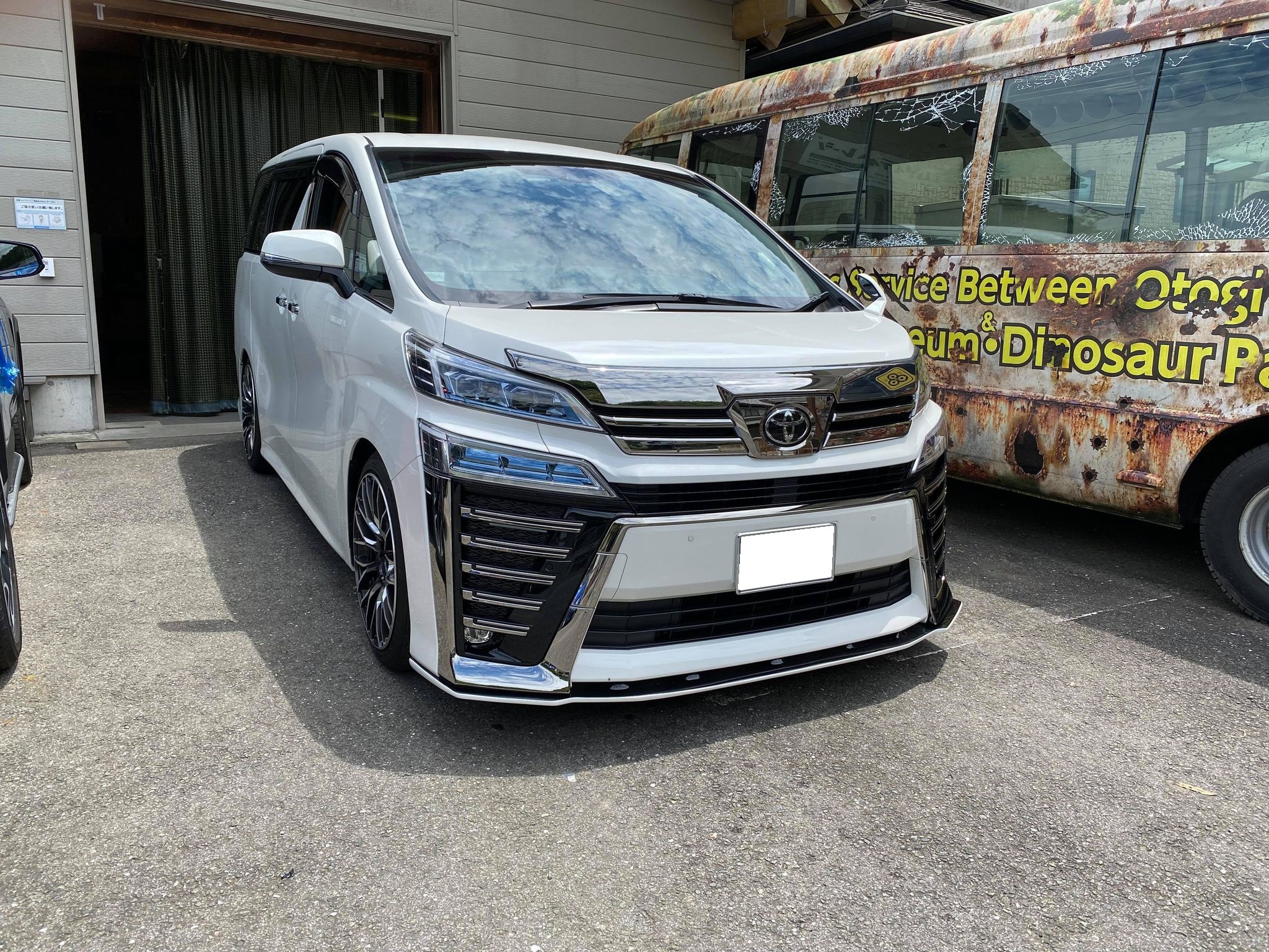 ヴェルファイアへバレンティのデイライト取付！