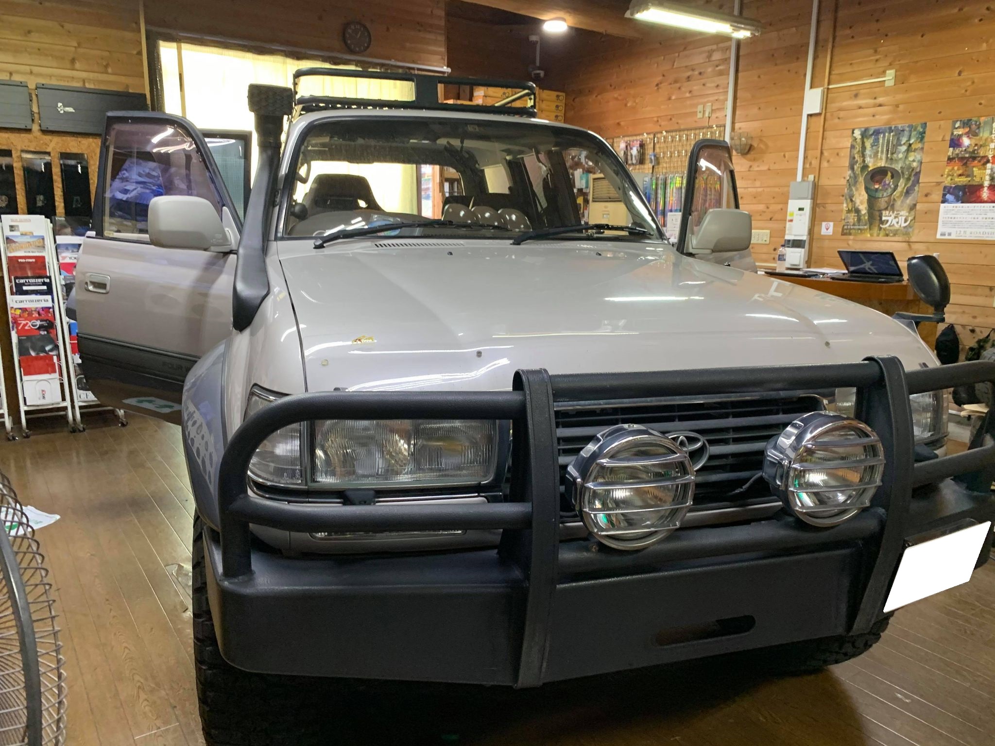 車でも求められてきた画質。ランドクルーザーにカーナビ、デジタルインナーミラーの取り付け！