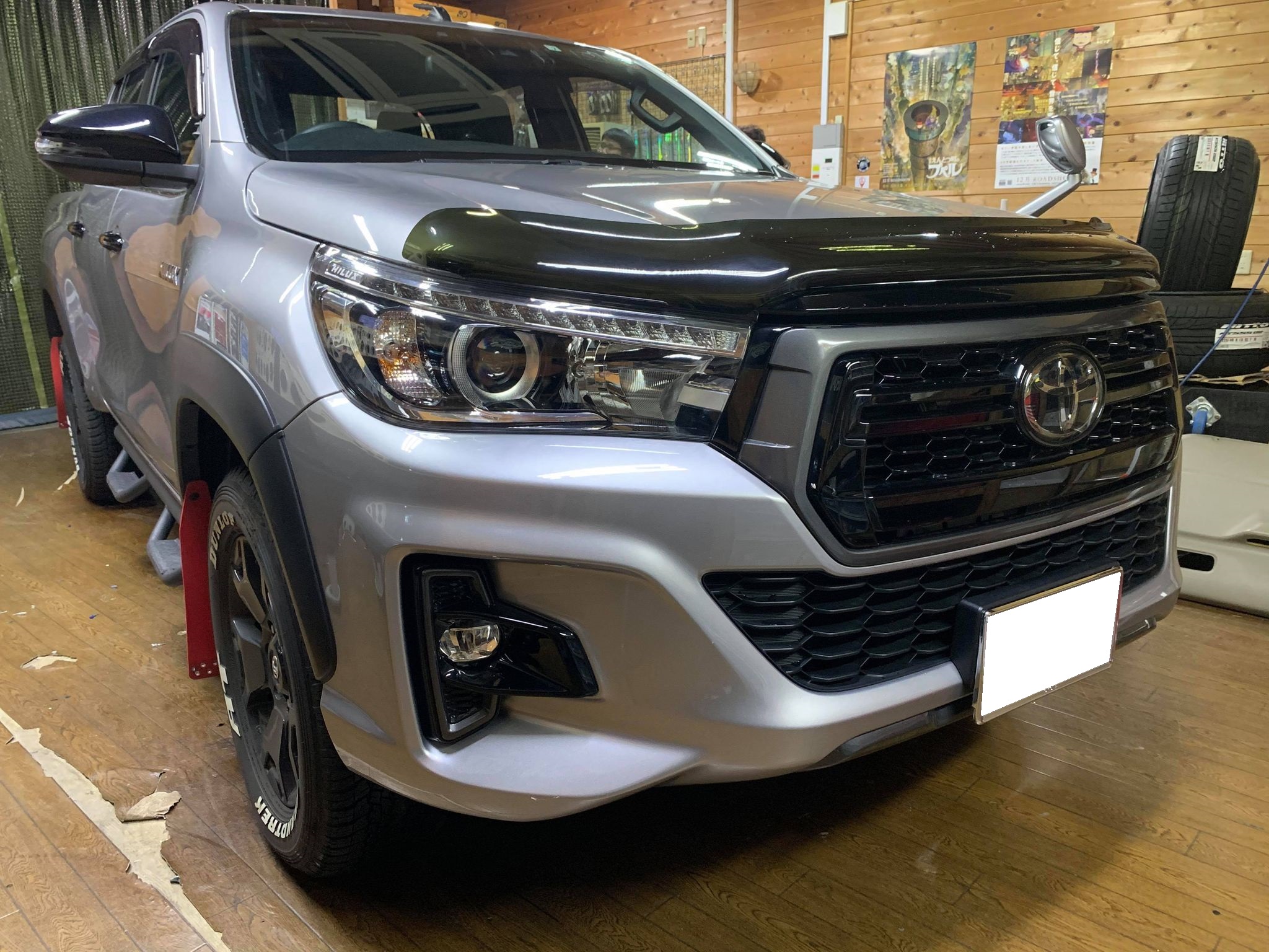 船でどんぶらことやってきた。ハイラックスへARBバンパー取付！