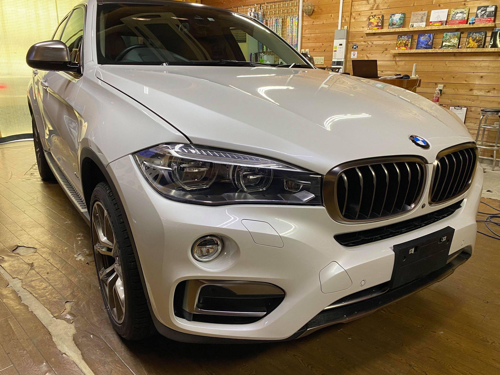 気分で変更！？X6にドライブレコーダー取り付けとラッピング剥ぎ。