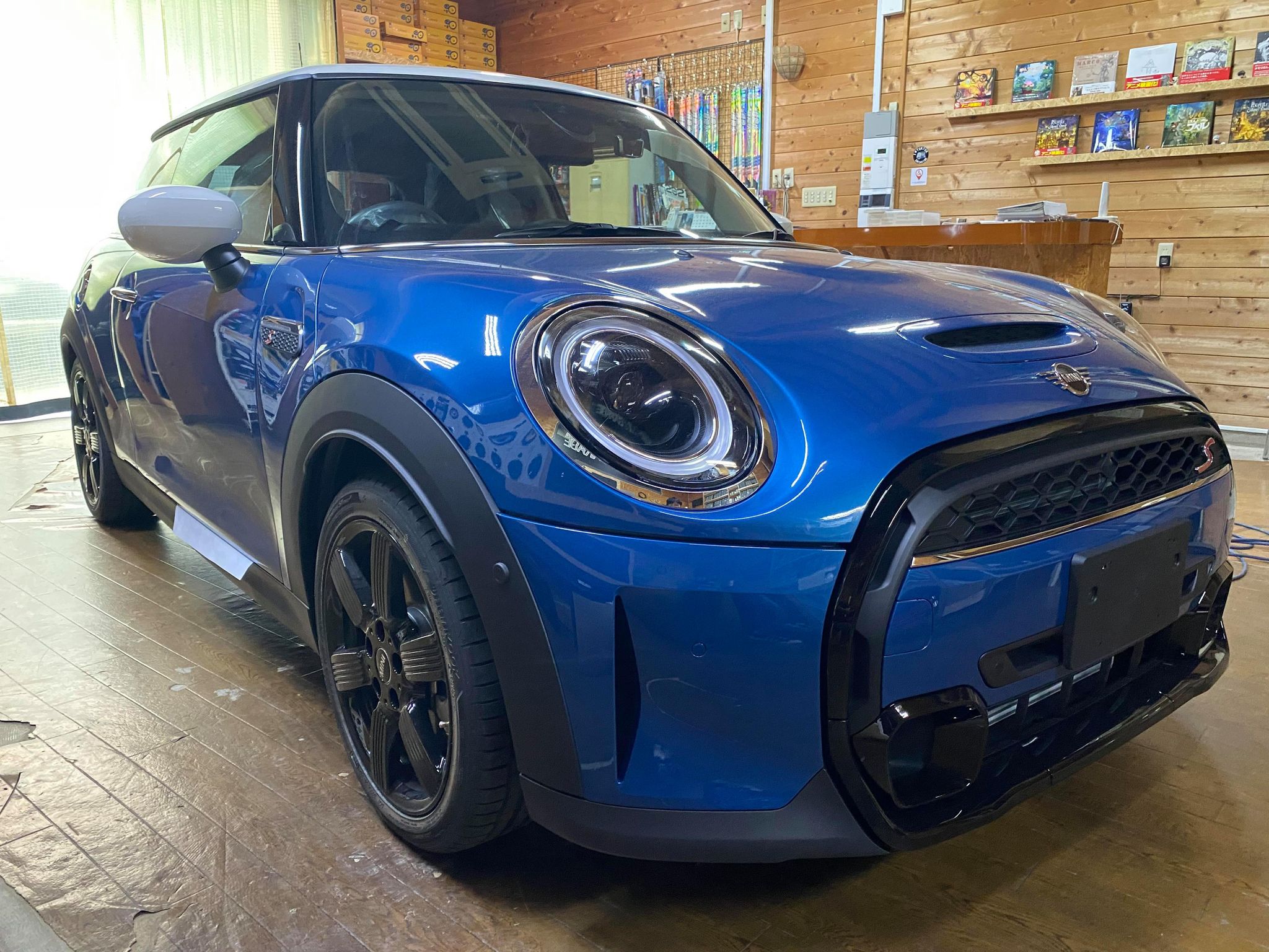 最近ご注文の多いドラレコ。ミニへ純正ドライブレコーダーの取り付け！