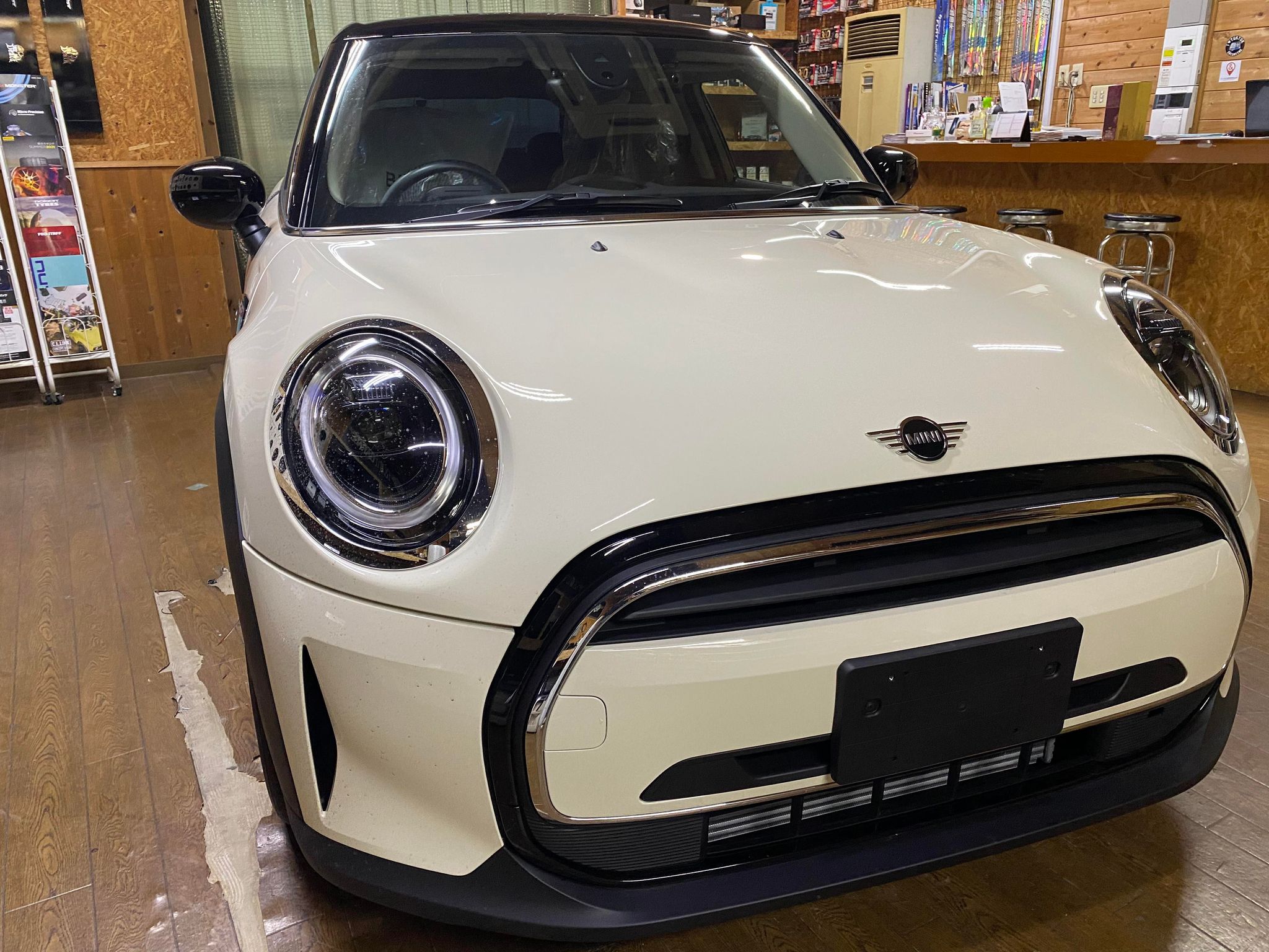 新車に必需品と言っても過言ではない。F56へドラレコとETCとシートヒーターの取り付け！