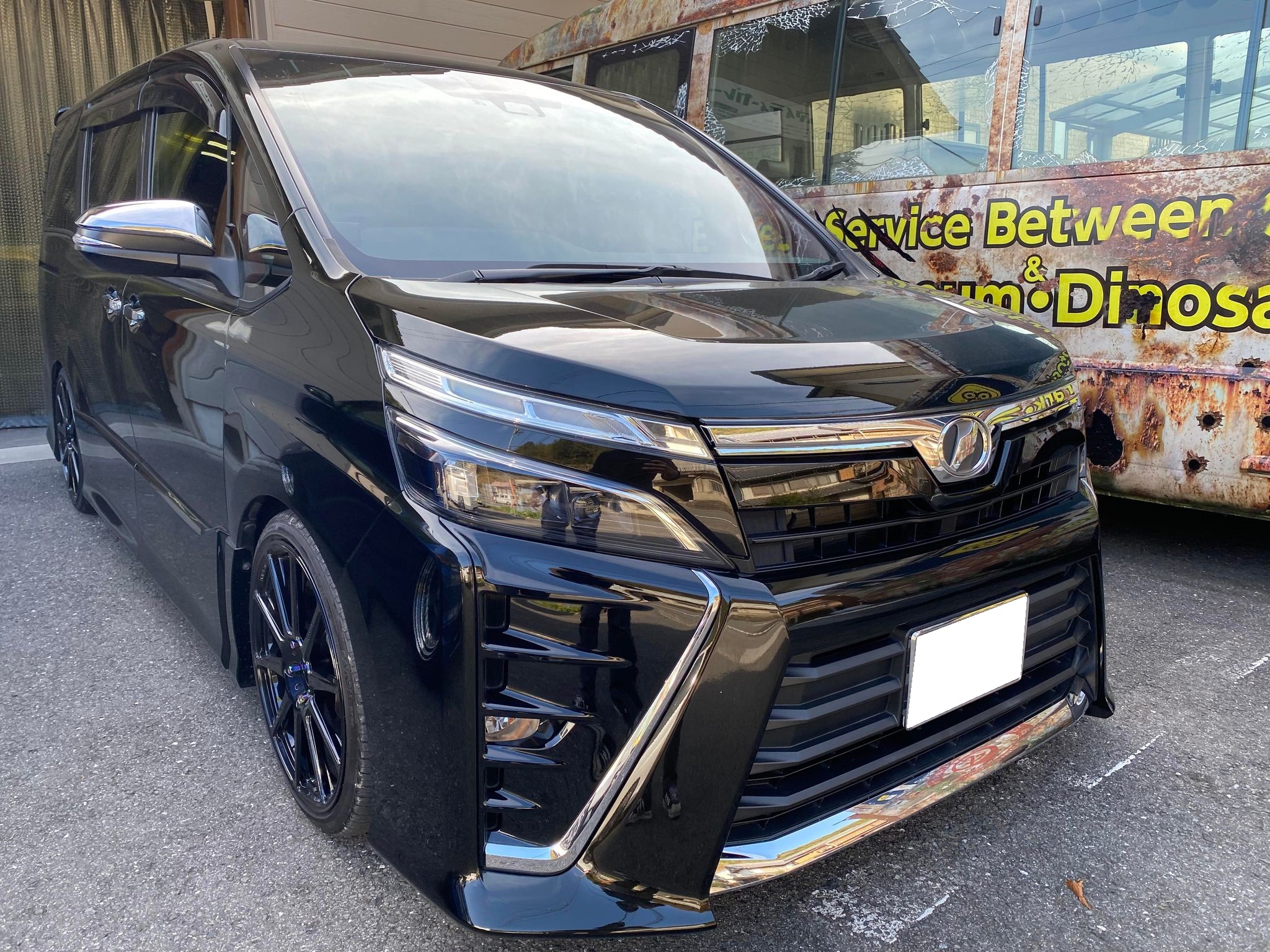 その作業は意外と大変。ヴォクシーのドアミラーウィンカーの交換！