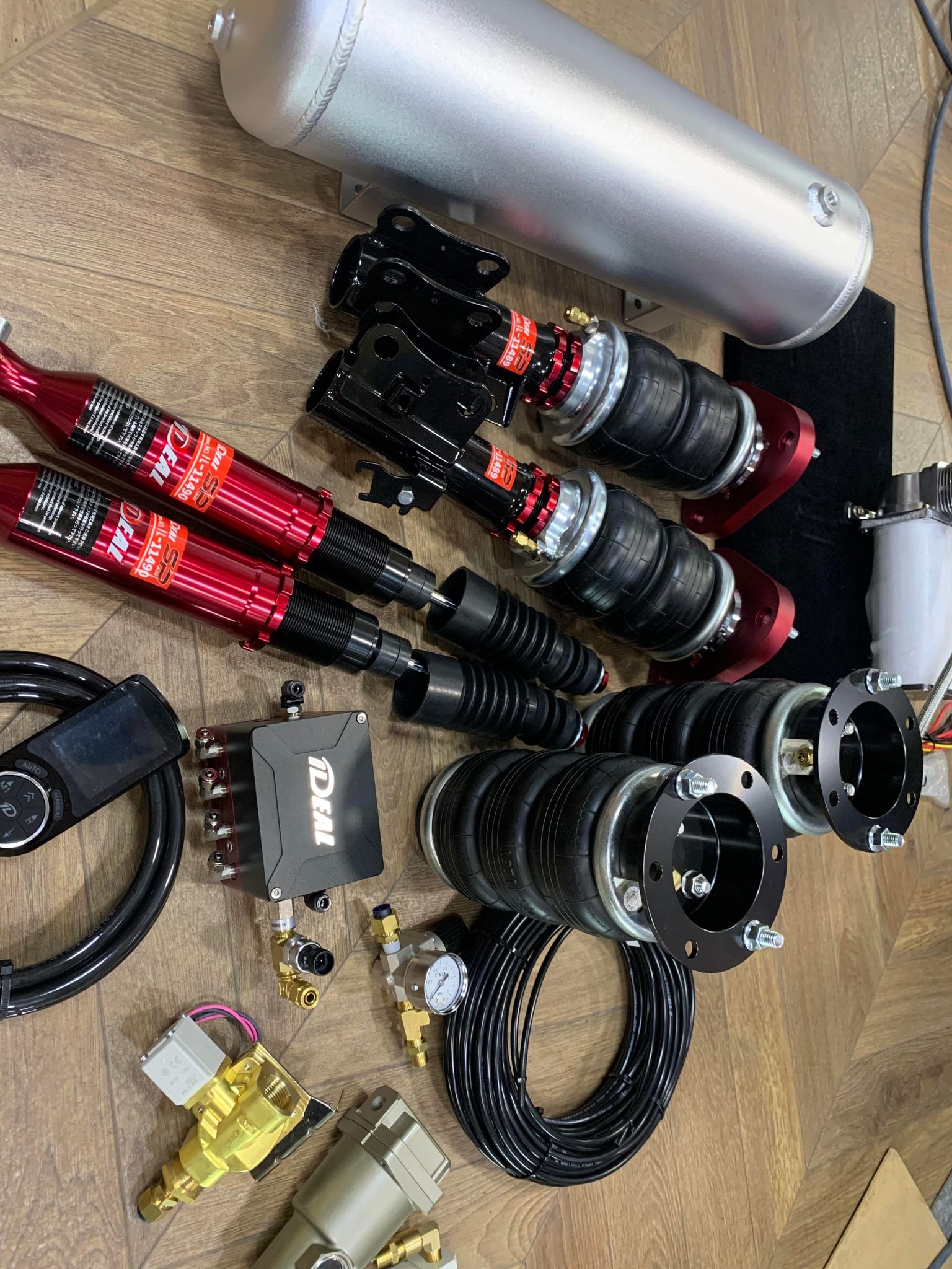 痛車がカッコいいを取り入れる時代へ‼30プリウスにイデアルエアーサスペンション+ジェイラインリアアクスル取付！ 高知のカーオーディオ