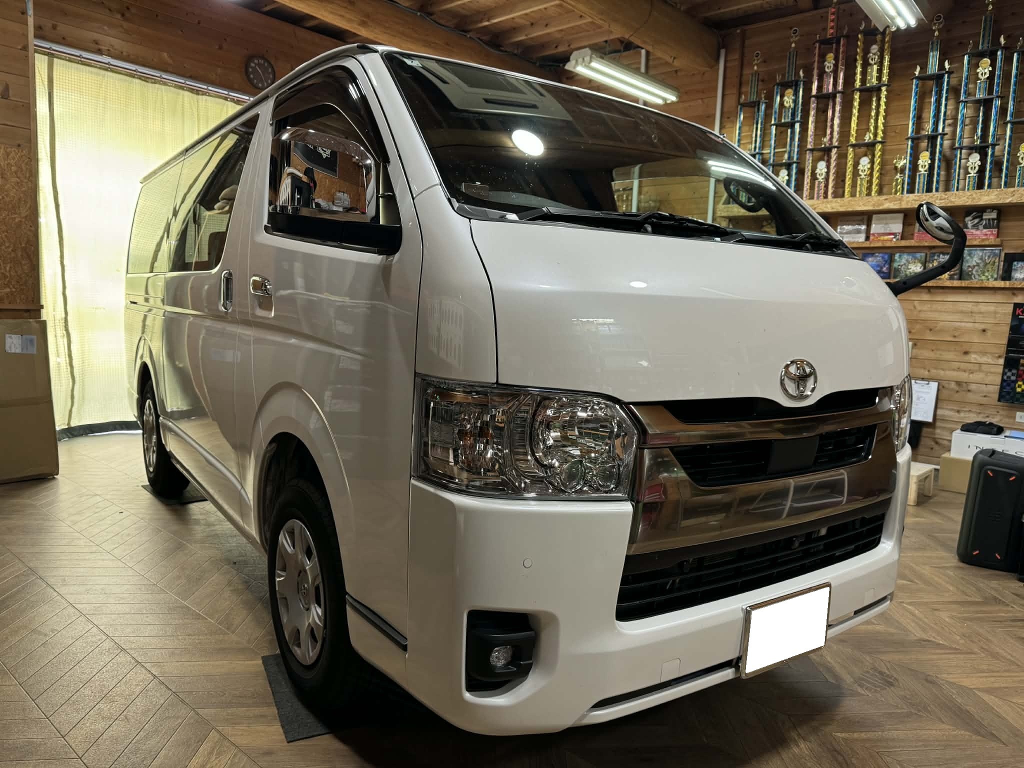 働く車・遊ぶ車の防犯対策‼200系ハイエースにデジタルイモビライザーイグラ2+取付‼