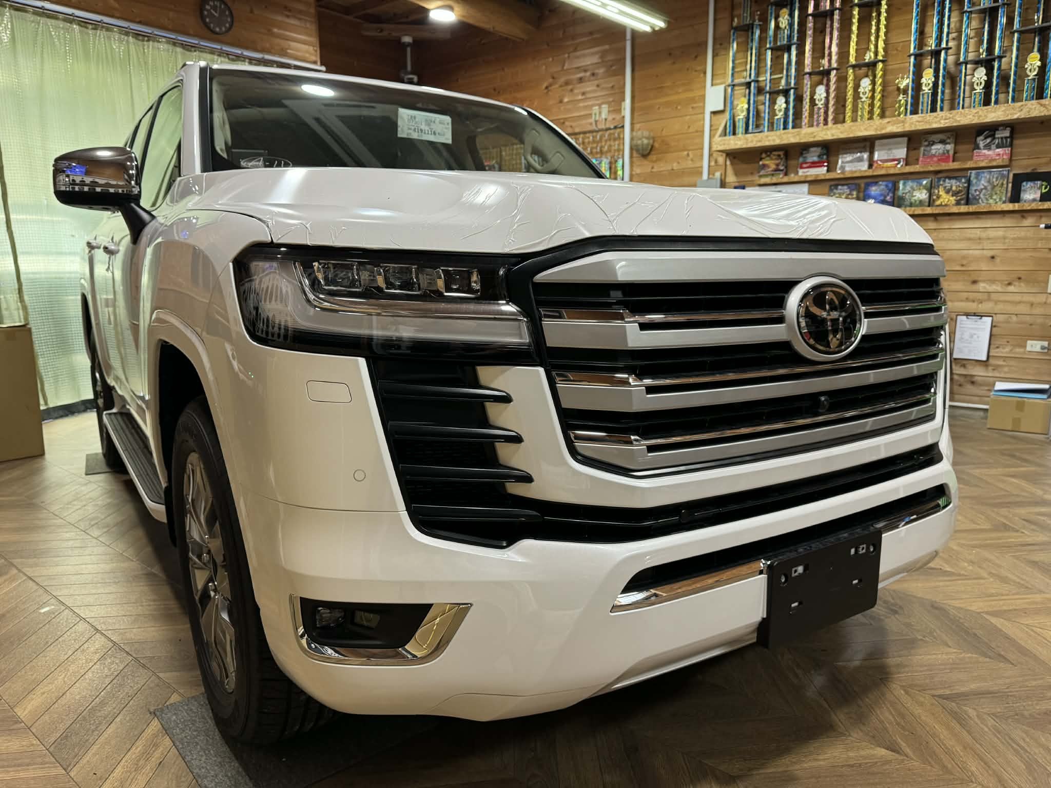 愛媛県からご来店‼37台目‼後期モデルもしっかい武装‼ランドクルーザー300後期にカーセキュリティパンテーラとデジタルイモビライザーイグラ2+とキーレスブロックとその他のコンビニエンスアイテム取付!