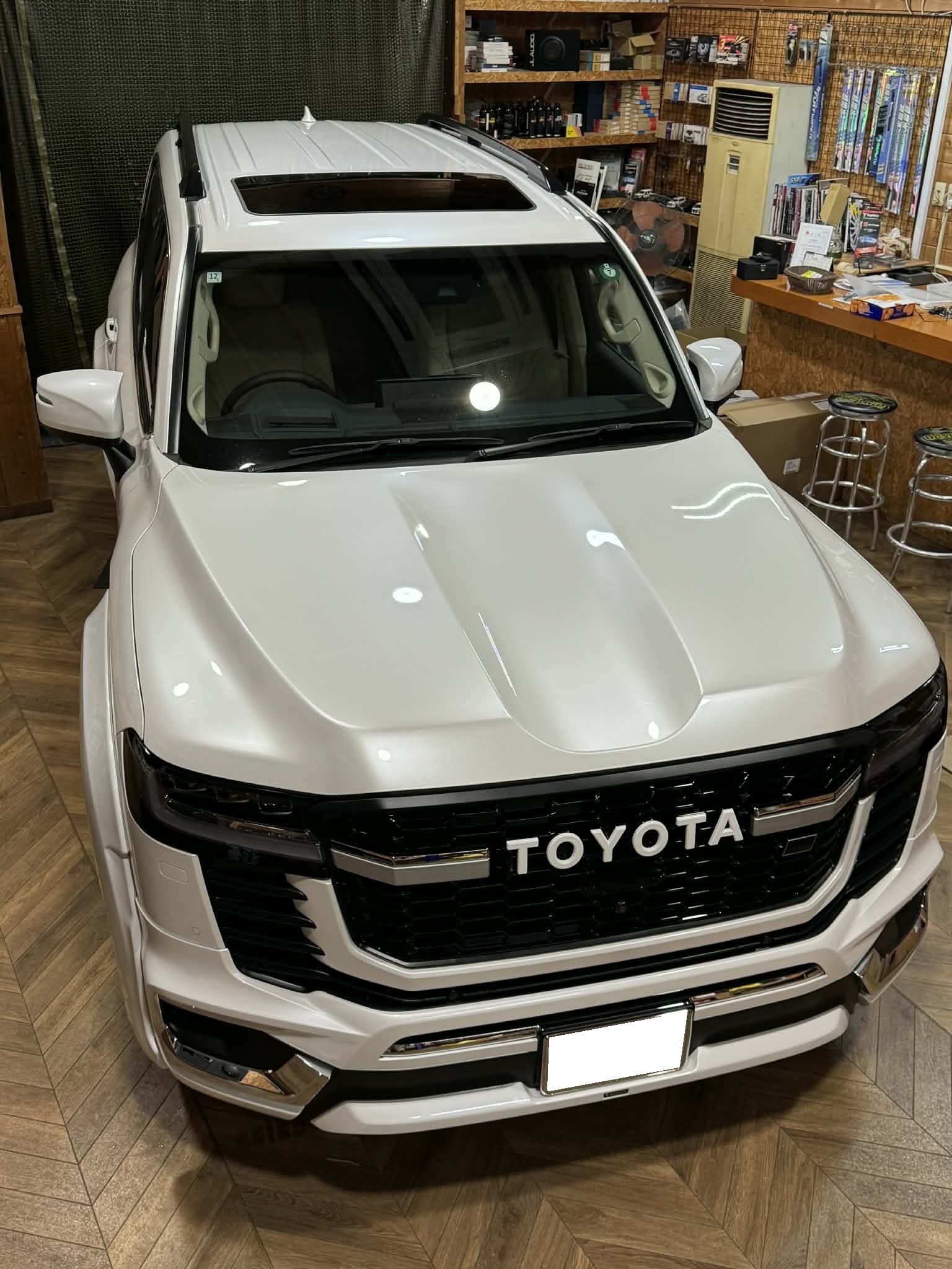 広島県からご来店!理想のこだわりを追求!ランドクルーザー300にWALDオーバーフェンダーカスタム×モデリスタとGRグリル交換とSTEKPPFヘッドライト施工‼