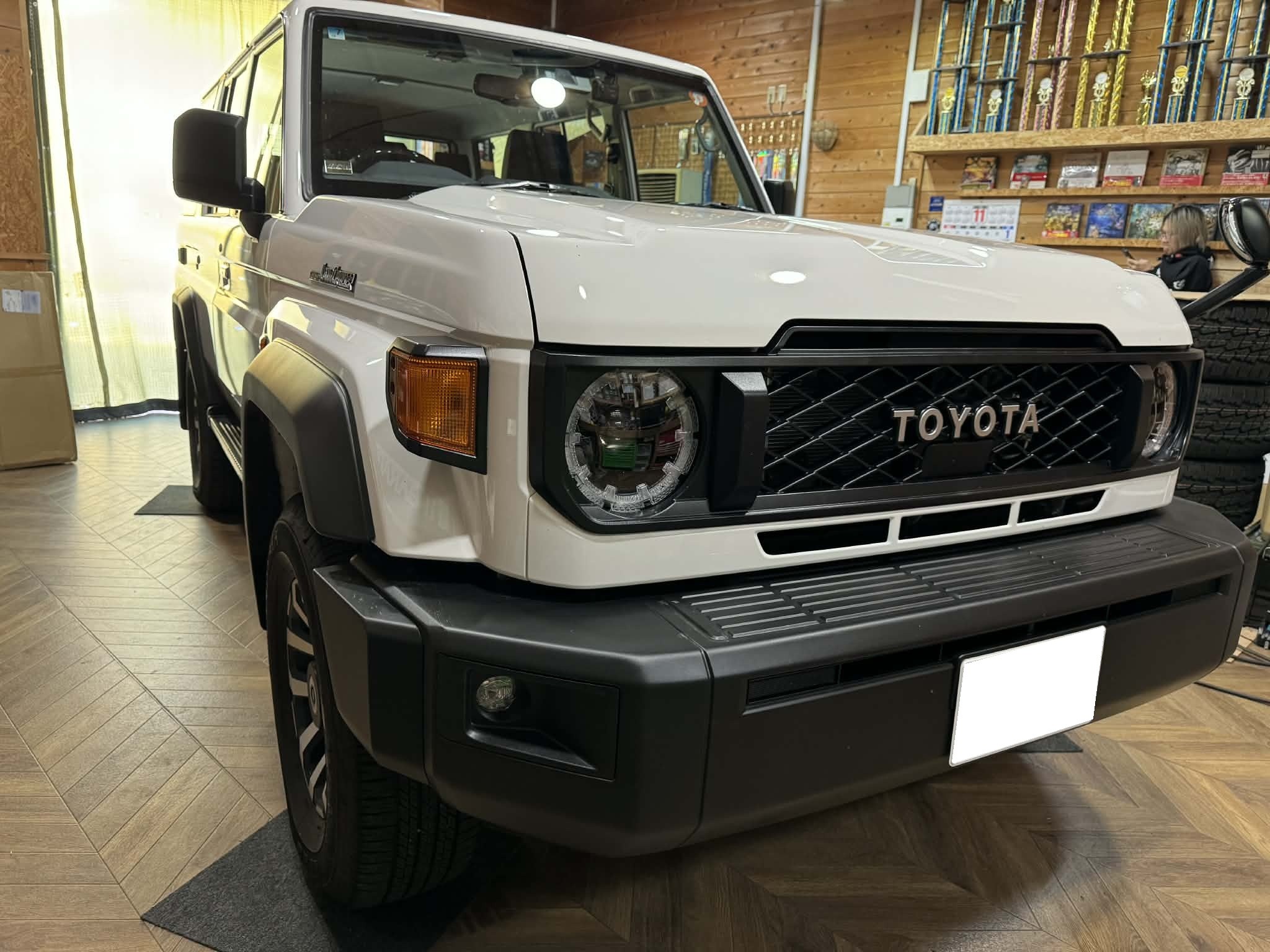 愛媛県からご来店!『資産』を守り抜け!ランドクルーザー70にカーセキュリティパンテーラとデジタルイモビライザーイグラ2+取付‼