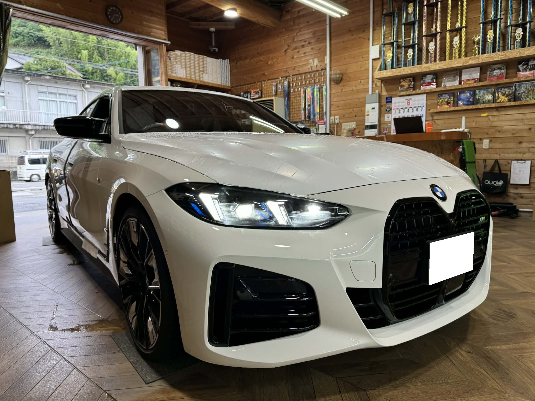 静寂なる怪物を守る「目」。最新EVこそ、プロの電装技術でドライブレコーダーを!BMW i4 M50(G26)に前後ドライブレコーダー取付‼