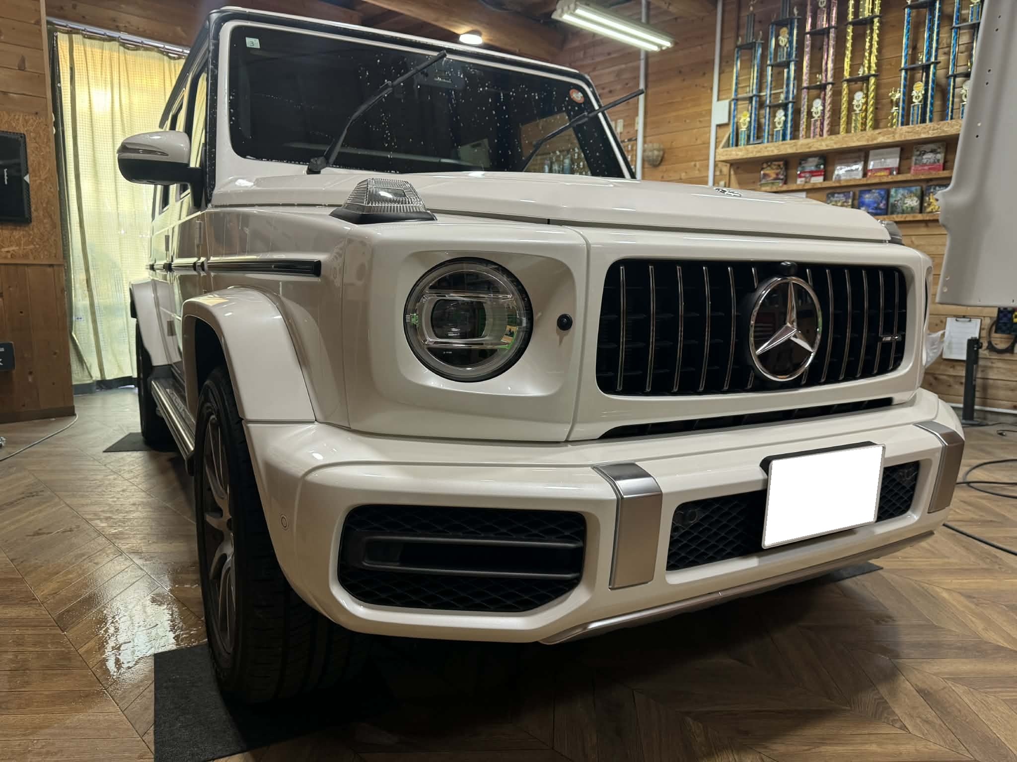 フロントガラス交換で「○○万円」！？Gクラスオーナー必見の、飛び石から愛車を守る究極の盾！メルセデスベンツG63（W463）にフロントガラスダイノトップ施工‼　