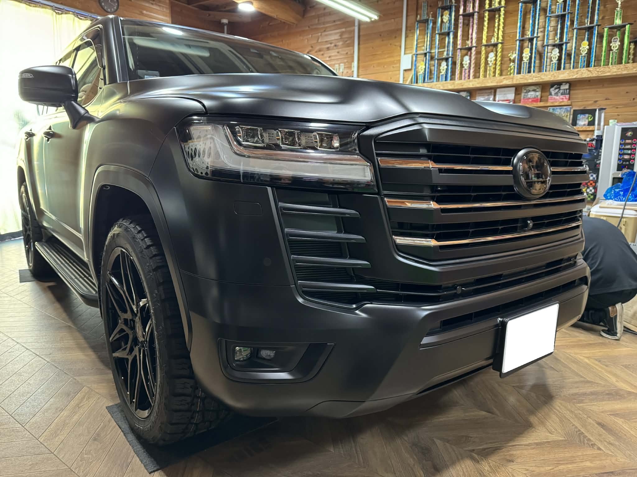 マットブラック×漆黒鍛造。SSRディバイドLG-Fで足元を「究極」へ!ランドクルーザー300にSSR鍛造ホイールディバイド取付‼