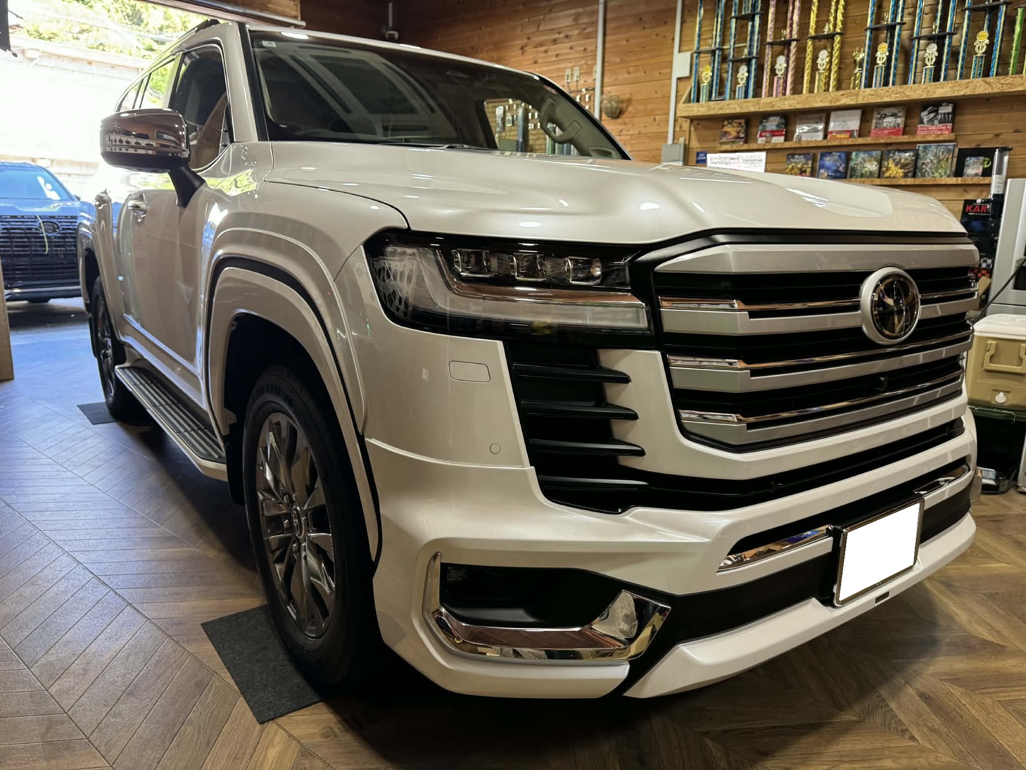 41台目‼「ガレージ保管なら安心」はもう過去の幻想。7割が自宅で盗まれる時代、愛車を守る「鉄壁の盾」を‼ランドクルーザー300にカーセキュリティパンテーラとデジタルイモビライザーキーレスブロックPRO+取付‼