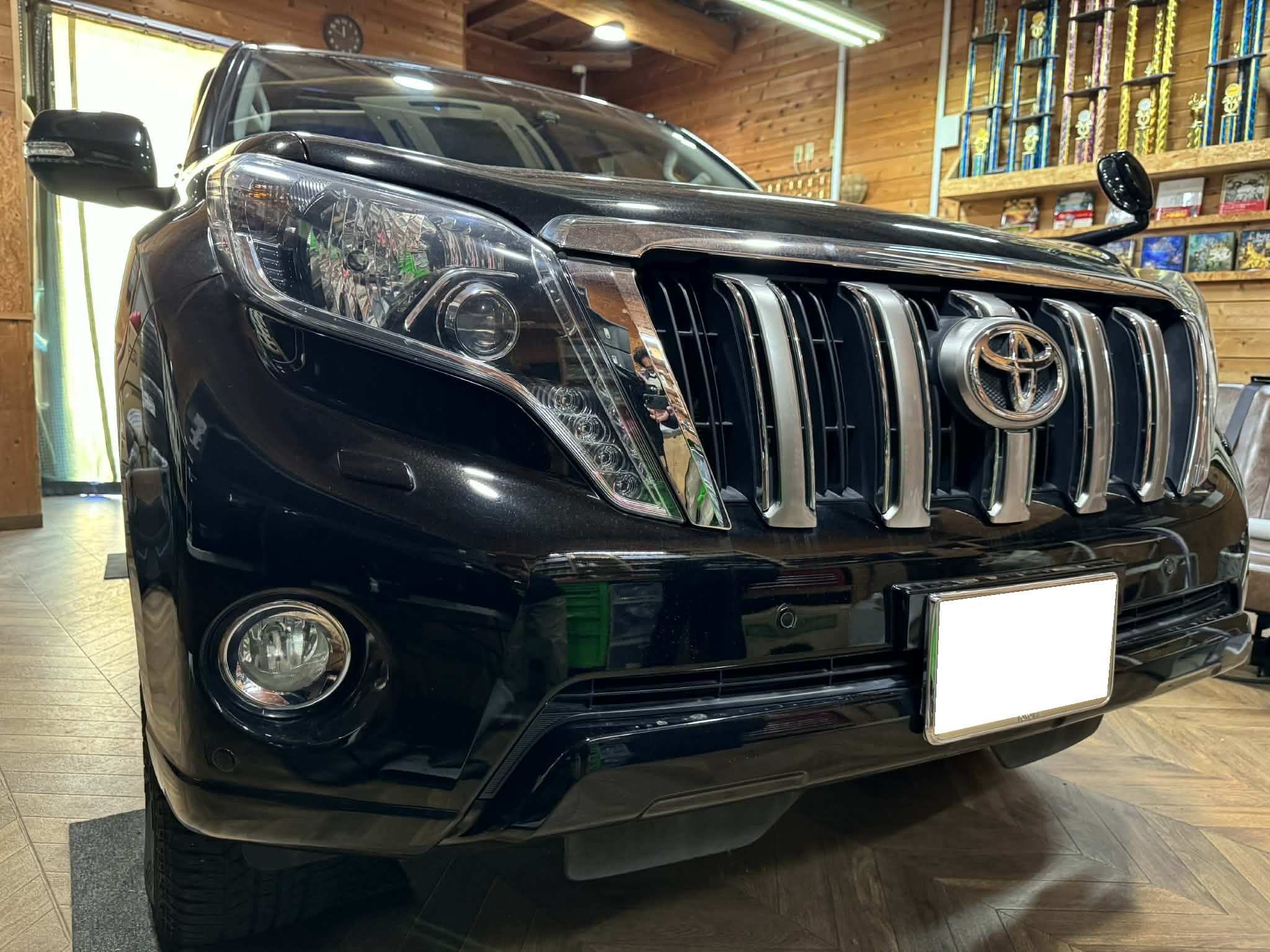 「盗難ブーム」の先駆者ゆえの宿命。純正の死角を消し去る、一発退場の“デジタル×物理”防衛術！ランドクルーザー150プラドにカーセキュリティイグラアラーム取付‼