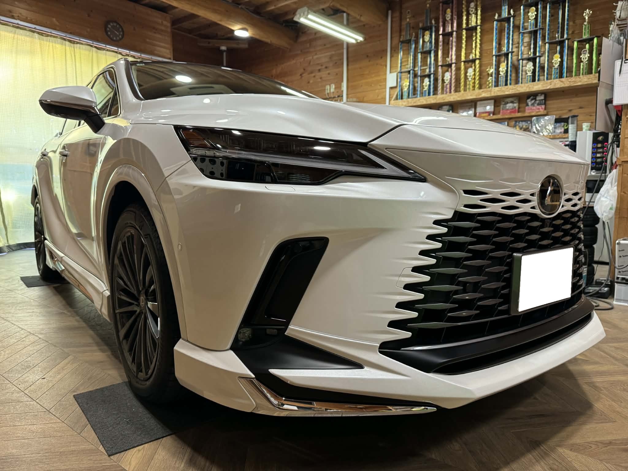 愛媛県からお越し‼「半ドア」のストレスから解放！高気密な高級車だからこそ欲しい、優しさと品格のイージークローザー施工。レクサスRX350にイージークローザー取付‼